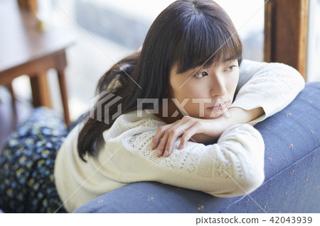 A woman relaxing at a cafe A woman relaxing at a cafe 42043939