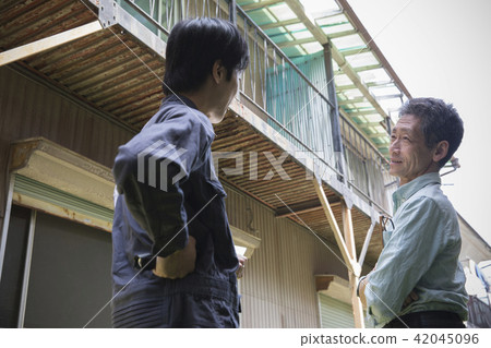 Owners and contractors Owners and contractors 42045096