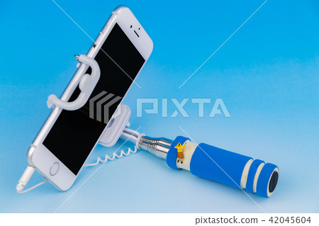Self-shooting image Sumaho and self-shooting stick Self-shooting image Sumaho and self-shooting stick 42045604