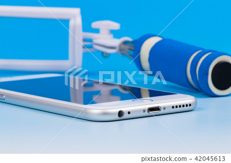 自拍圖片Sumaho和自拍杆 自拍圖片Sumaho和自拍杆 42045613