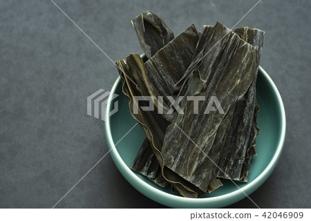 Dried kelp Dried kelp 42046909