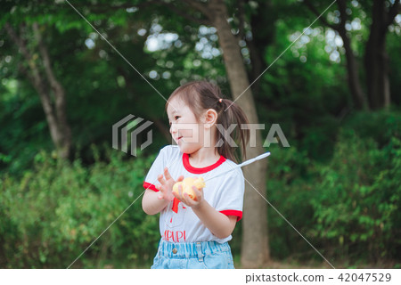 Children's zoo 42047529