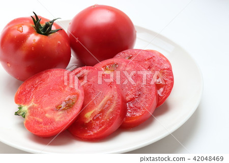 Sliced tomatoes 42048469