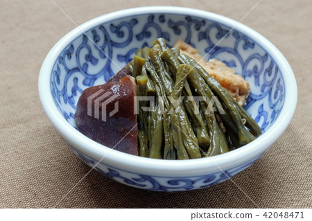 Sushi noodle dish 42048471