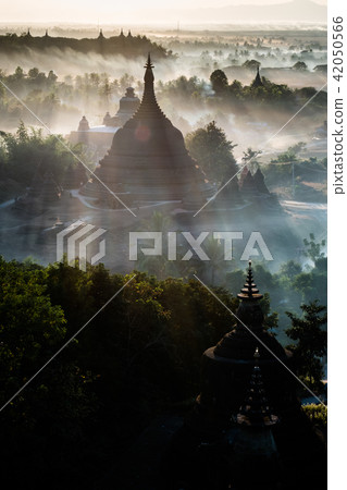 Mrauk-U Mrauk-U 42050566