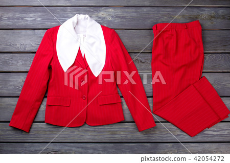 Red jacket with white collar. 42054272