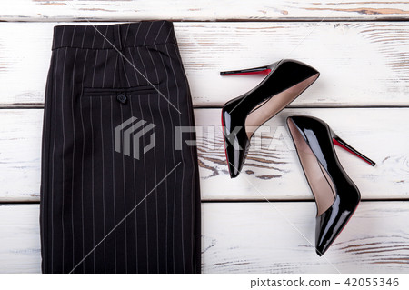 Shiny high heel leather shoes. 42055346