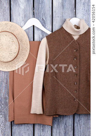 Set of autumn women's look. 42056154