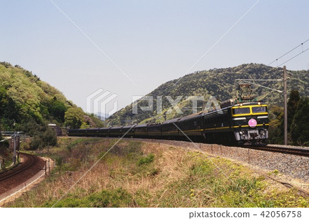 1994 EF81113臥舖在日鐵環線快車道上 42056758