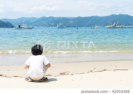 Sea boy view 42058366