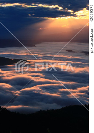 雲海的早晨（北海道Tsunade Pass） 42059575