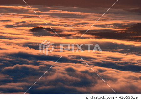 雲海的早晨（北海道Tsunade Pass） 42059619