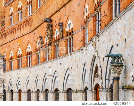 Architectural detail of front facade of Siena Town Hall, Palazzo Pubblico, at the Piazza del Campo 42059844