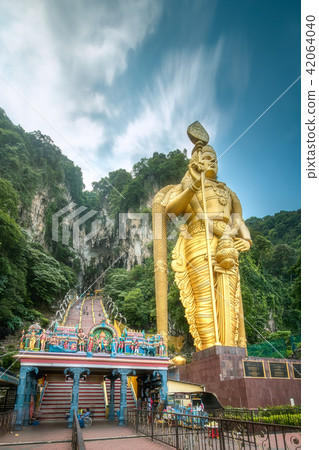 Statue of hindu god Muragan at Batu caves 42064040