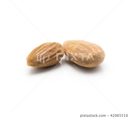 Raw almonds isolated on white 42065518