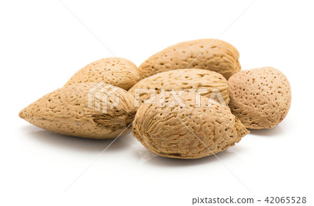 Raw almonds isolated on white 42065528