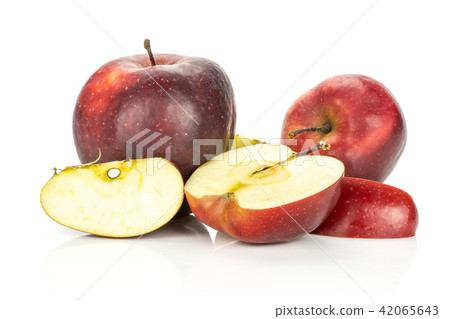Fresh raw apple red delicious isolated on white 42065643