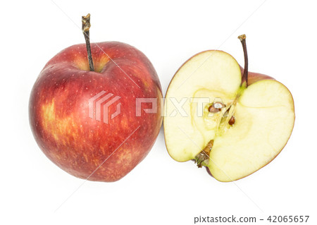 Fresh raw apple red delicious isolated on white 42065657
