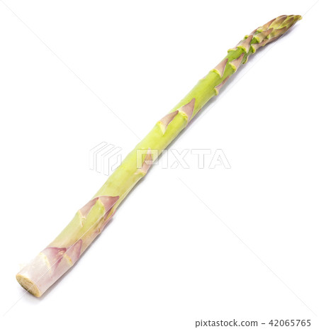 Green Asparagus isolated on white 42065765