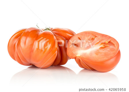 Fresh Raw Beef Tomato isolated on white 42065958