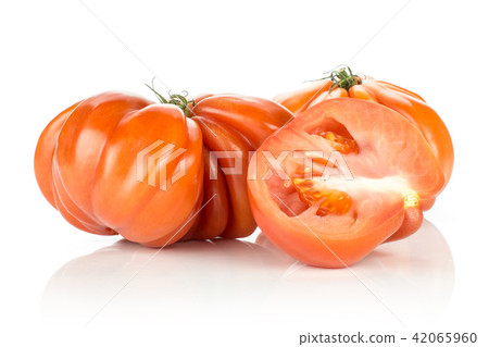 Fresh Raw Beef Tomato isolated on white 42065960
