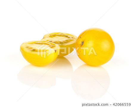 Fresh cherry tomato isolated on white 42066559