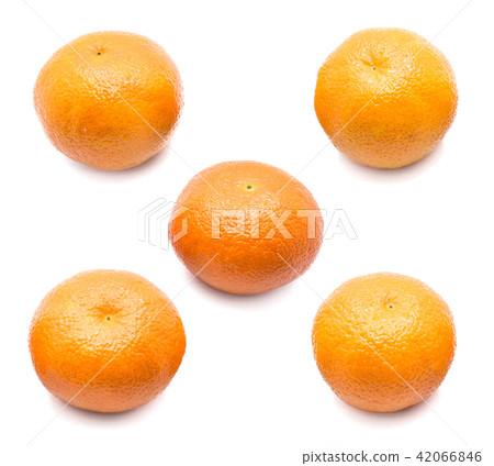 Fresh clementine isolated on white 42066846