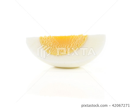 Fresh Chicken Egg isolated on white 42067271