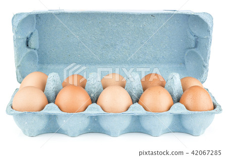 Fresh Chicken Egg isolated on white 42067285