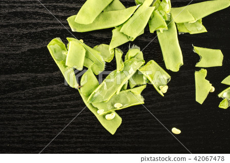 Fresh Flat Green Bean on black wood Fresh Flat Green Bean on black wood 42067478