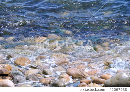 Summer background, sea with pebble 42067988