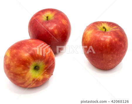 Fresh apple kanzi isolated on white 42068126