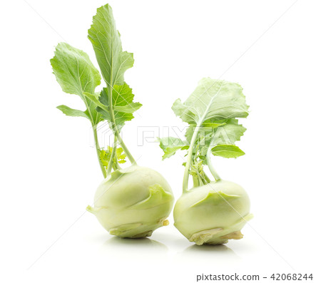 Raw kohlrabi isolated on white 42068244