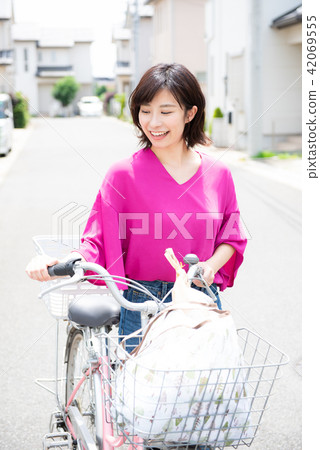 自行車購物購物主婦 自行車購物購物主婦 42069555
