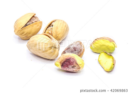 Salted pistachio isolated on white 42069863