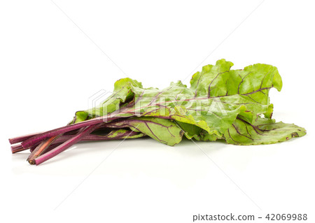 Fresh raw red beetroot isolated on white 42069988