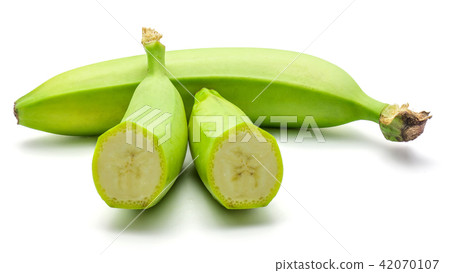 Fresh raw plantain isolated on white 42070107