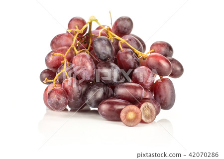 Raw fresh red globe grape isolated on white 42070286