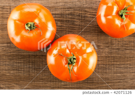Fresh raw Tomato (La Parcela) on black wood 42071126