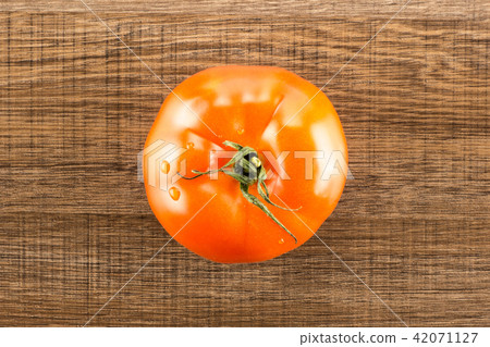Fresh raw Tomato (La Parcela) on black wood Fresh raw Tomato (La Parcela) on black wood 42071127
