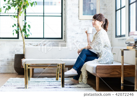 Young lady (coffee) Young lady (coffee) 42072246