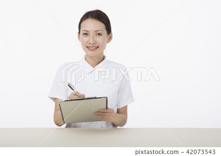 A woman in a white suit to take a note while smiling 42073543