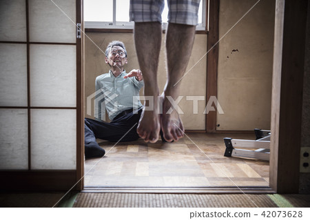 發現自殺的房東 發現自殺的房東 42073628