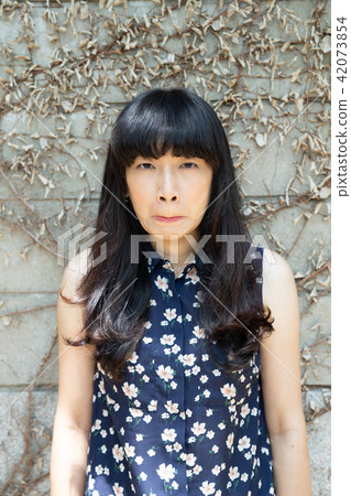 亞洲台灣台中霧峰光復新村美女人像中國風女人人像裁縫機俏皮生氣 亞洲台灣台中霧峰光復新村美女人像中國風女人人像裁縫機俏皮生氣 42073854