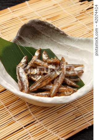 Sweet-and-burn cooked rice cake 42074414