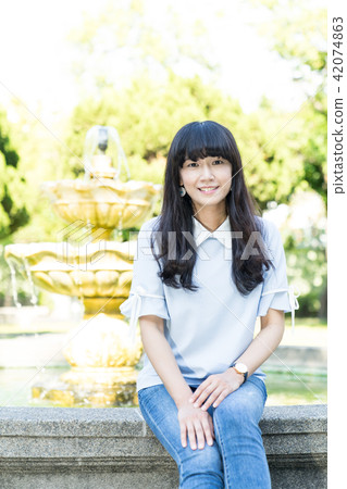亞洲台灣台南神學院旅遊景點觀光學校校園大學生走廊噴泉噴水池女生女性女人肖像人像 42074863