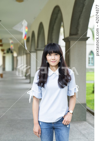 亞洲台灣台南神學院旅遊景點觀光學校校園大學生走廊噴泉噴水池女生女性女人肖像人像 42074877