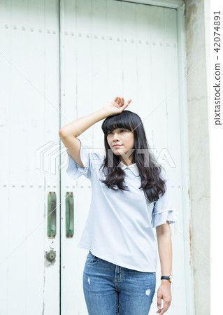 亞洲台灣台南神學院旅遊景點觀光學校校園大學生走廊噴泉噴水池女生女性女人肖像人像 亞洲台灣台南神學院旅遊景點觀光學校校園大學生走廊噴泉噴水池女生女性女人肖像人像 42074891