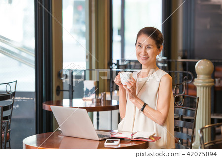 Middle business woman image Middle business woman image 42075094