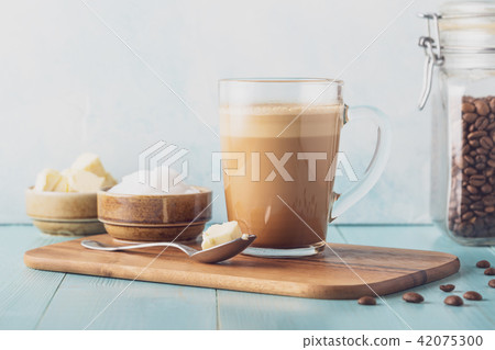 Bulletproof coffee, blended with organic butter Bulletproof coffee, blended with organic butter 42075300